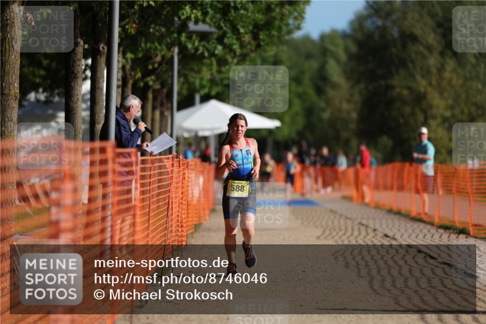 07.09.2025 - 19. Norderstedt Triathlon Michael Strokosch http://msf.ph/oto/8746046 07.09.2025 09:44:08 Laufen 587, 588 meine-sportfotos.de