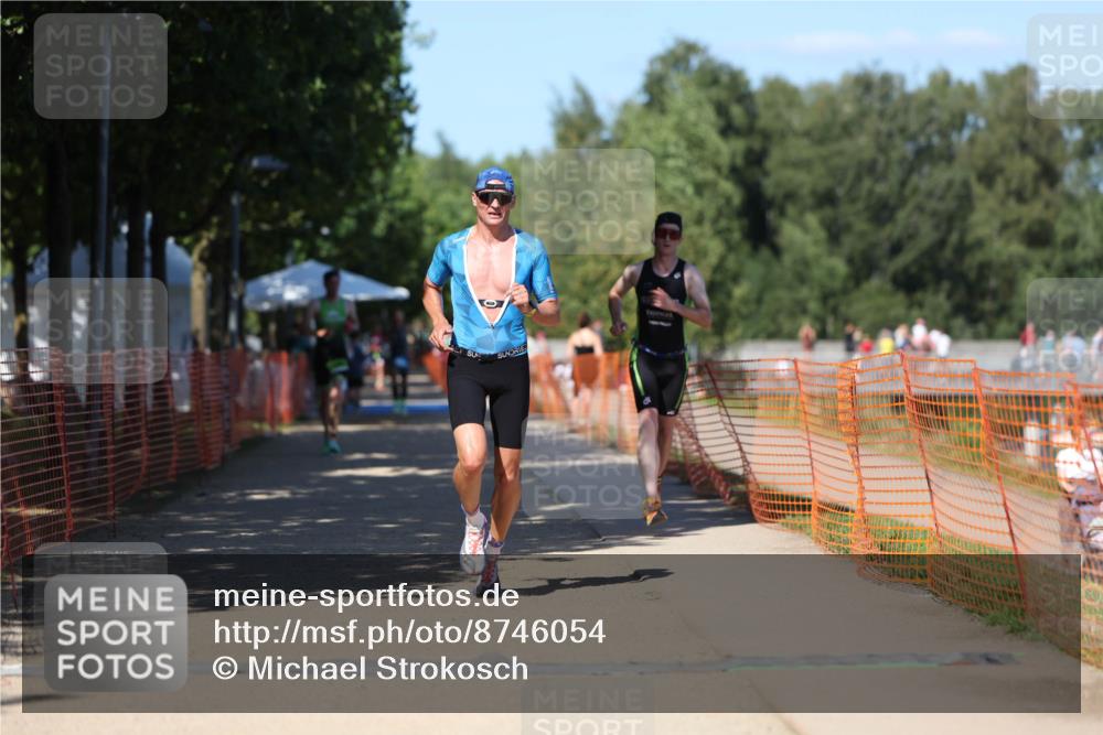 07.09.2025 - 19. Norderstedt Triathlon Michael Strokosch http://msf.ph/oto/8746054 07.09.2025 14:48:05 Laufen 880, 995, 1003 meine-sportfotos.de