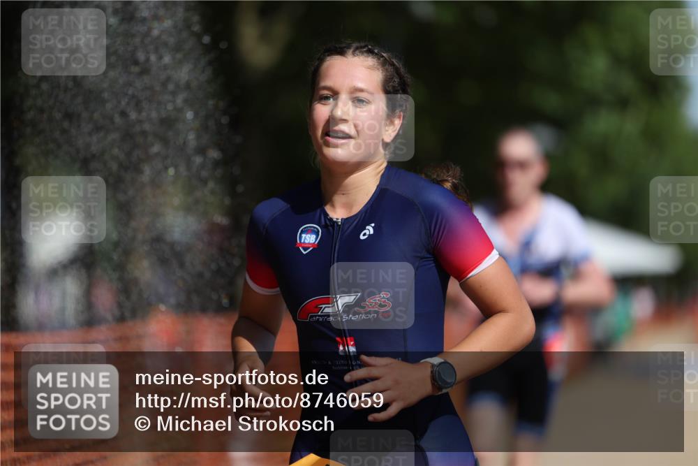 07.09.2025 - 19. Norderstedt Triathlon Michael Strokosch http://msf.ph/oto/8746059 07.09.2025 11:59:37 Laufen 296, 1177, 1383 meine-sportfotos.de