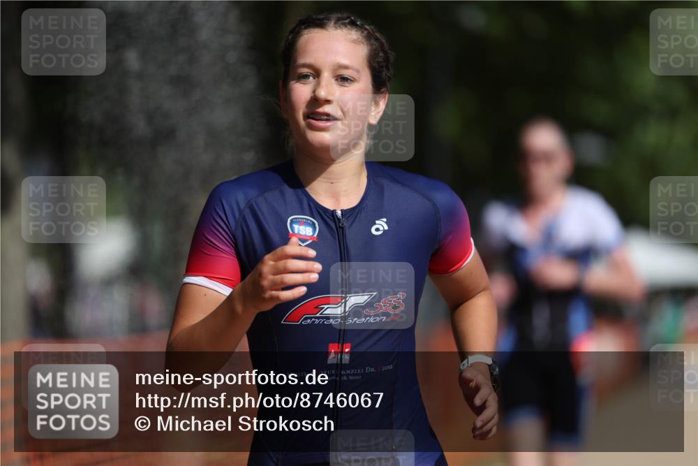 07.09.2025 - 19. Norderstedt Triathlon Michael Strokosch http://msf.ph/oto/8746067 07.09.2025 11:59:37 Laufen 296, 1177, 1383 meine-sportfotos.de