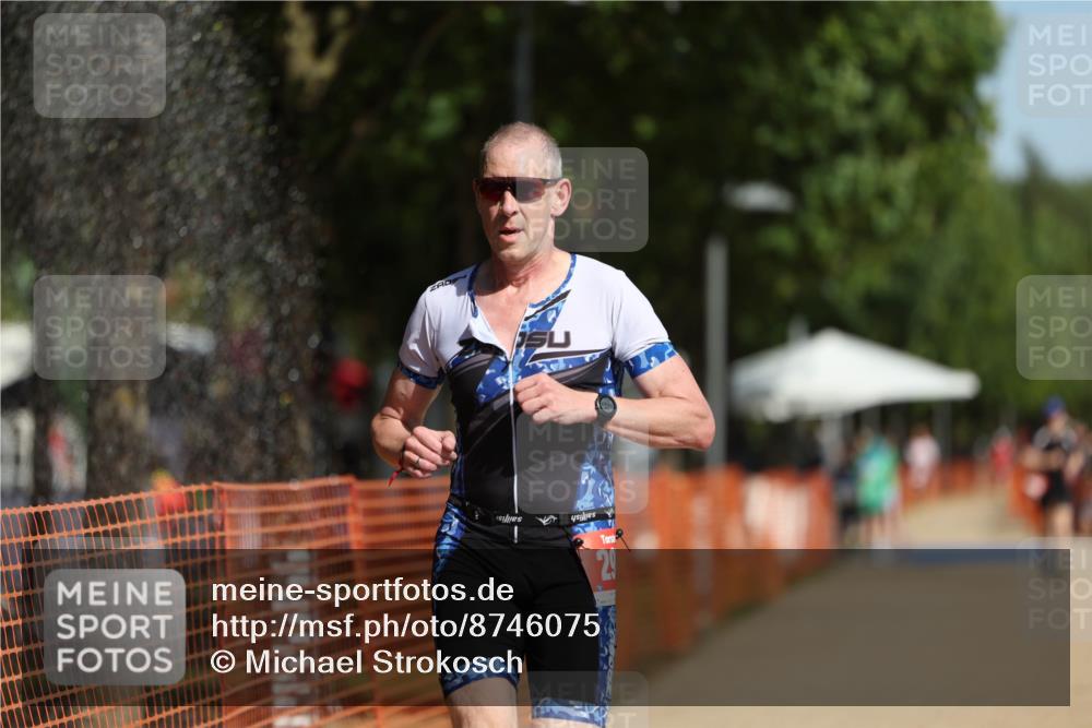 07.09.2025 - 19. Norderstedt Triathlon Michael Strokosch http://msf.ph/oto/8746075 07.09.2025 11:59:38 Laufen 296, 1177, 1383 meine-sportfotos.de