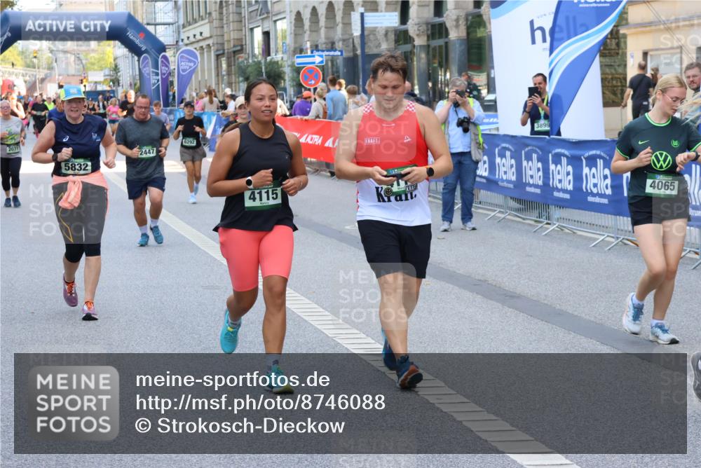 07.09.2025 - BARMER Alsterlauf Strokosch-Dieckow http://msf.ph/oto/8746088 07.09.2025 10:17:14 Ziel 2466, 3304, 3372, 3731, 3793, 4130, 4270, 4447, 4790, 4791, 5032, 5087, 5237, 5545, 5632, 5680, 5946, 8082 meine-sportfotos.de