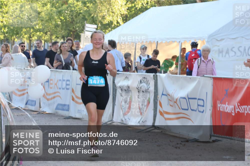 07.09.2025 - 19. Norderstedt Triathlon Luisa Fischer http://msf.ph/oto/8746092 07.09.2025 17:24:09 Ziel 1474 meine-sportfotos.de