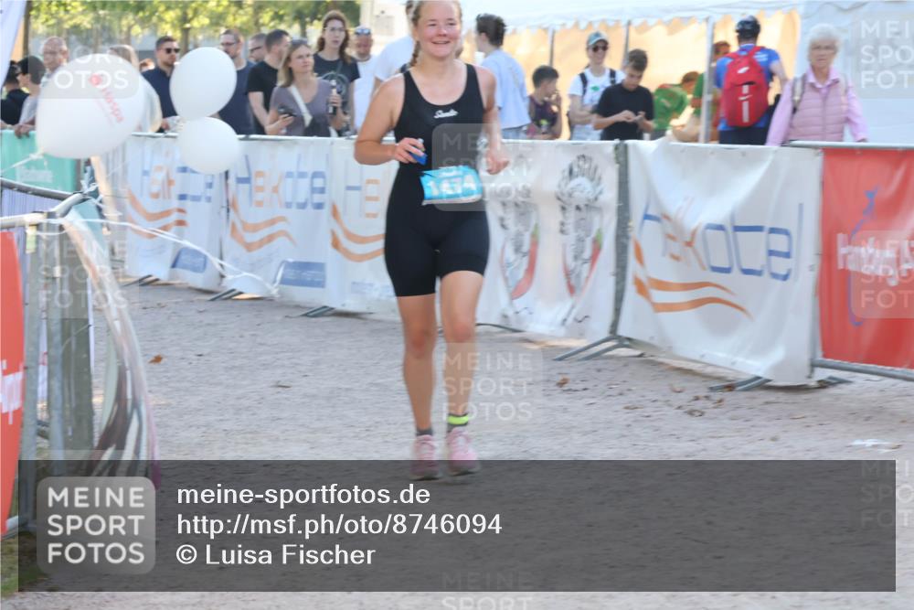 07.09.2025 - 19. Norderstedt Triathlon Luisa Fischer http://msf.ph/oto/8746094 07.09.2025 17:24:10 Ziel 1474 meine-sportfotos.de