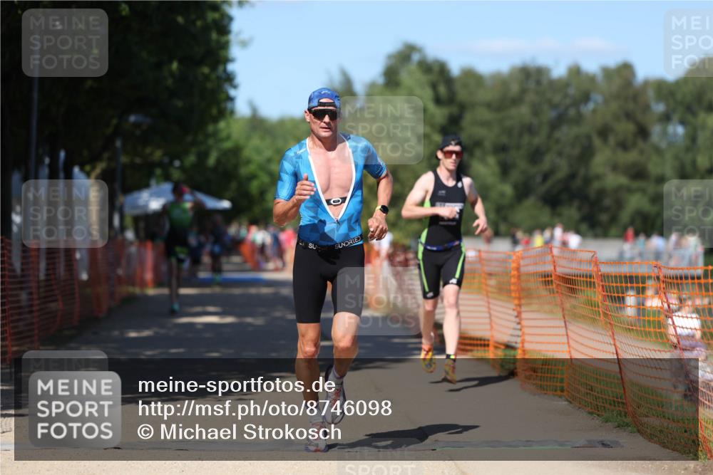 07.09.2025 - 19. Norderstedt Triathlon Michael Strokosch http://msf.ph/oto/8746098 07.09.2025 14:48:06 Laufen 880, 995, 1003 meine-sportfotos.de