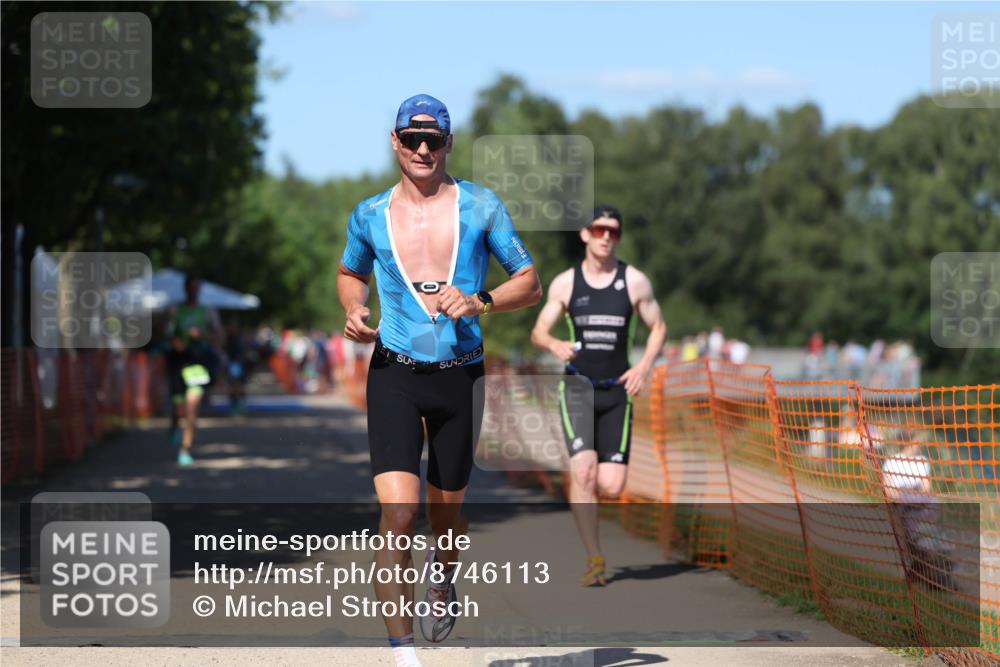 07.09.2025 - 19. Norderstedt Triathlon Michael Strokosch http://msf.ph/oto/8746113 07.09.2025 14:48:07 Laufen 880, 995, 1003 meine-sportfotos.de
