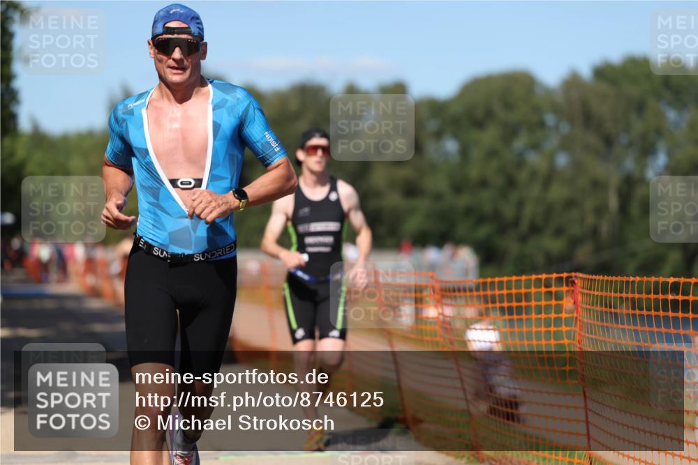 07.09.2025 - 19. Norderstedt Triathlon Michael Strokosch http://msf.ph/oto/8746125 07.09.2025 14:48:07 Laufen 880, 995, 1003 meine-sportfotos.de