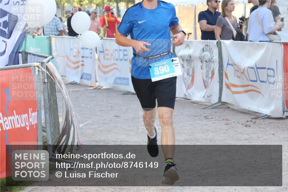 07.09.2025 - 19. Norderstedt Triathlon Luisa Fischer http://msf.ph/oto/8746149 07.09.2025 17:24:35 Ziel 890 meine-sportfotos.de