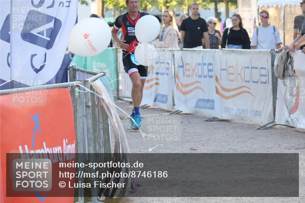 07.09.2025 - 19. Norderstedt Triathlon Luisa Fischer http://msf.ph/oto/8746186 07.09.2025 17:25:56 Ziel  meine-sportfotos.de