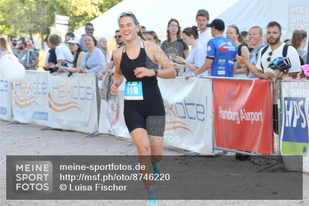 07.09.2025 - 19. Norderstedt Triathlon Luisa Fischer http://msf.ph/oto/8746220 07.09.2025 17:27:14 Ziel 918 meine-sportfotos.de