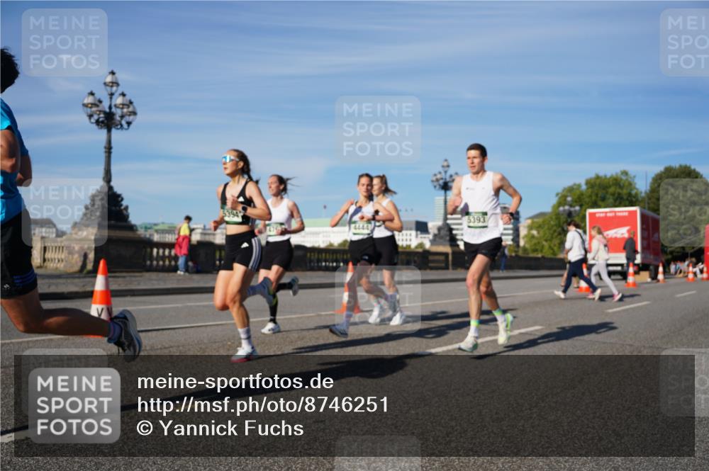 07.09.2025 - BARMER Alsterlauf Yannick Fuchs http://msf.ph/oto/8746251 07.09.2025 09:31:37 Laufen 5394, 4444, 5393 meine-sportfotos.de