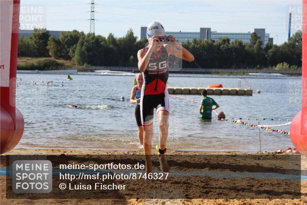 07.09.2025 - 19. Norderstedt Triathlon Luisa Fischer http://msf.ph/oto/8746327 07.09.2025 10:25:29 Schwimmen 67, 92, 106, 127, 129 meine-sportfotos.de