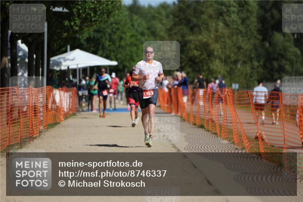 07.09.2025 - 19. Norderstedt Triathlon Michael Strokosch http://msf.ph/oto/8746337 07.09.2025 12:00:13 Laufen 1253 meine-sportfotos.de