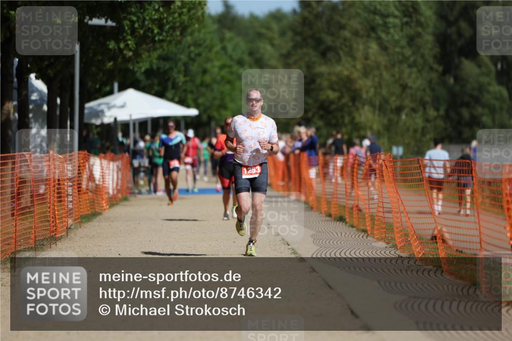 07.09.2025 - 19. Norderstedt Triathlon Michael Strokosch http://msf.ph/oto/8746342 07.09.2025 12:00:13 Laufen 1253 meine-sportfotos.de