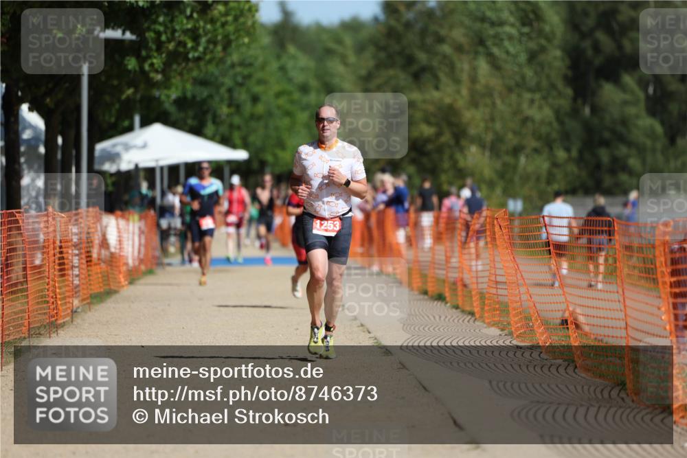 07.09.2025 - 19. Norderstedt Triathlon Michael Strokosch http://msf.ph/oto/8746373 07.09.2025 12:00:14 Laufen 1253 meine-sportfotos.de