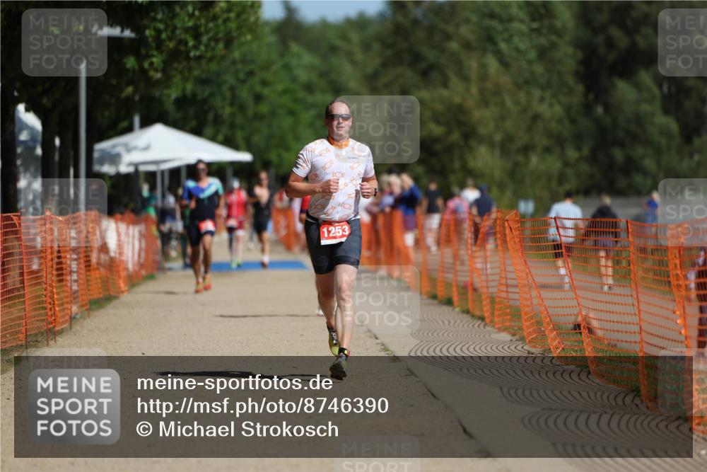 07.09.2025 - 19. Norderstedt Triathlon Michael Strokosch http://msf.ph/oto/8746390 07.09.2025 12:00:15 Laufen 1253 meine-sportfotos.de