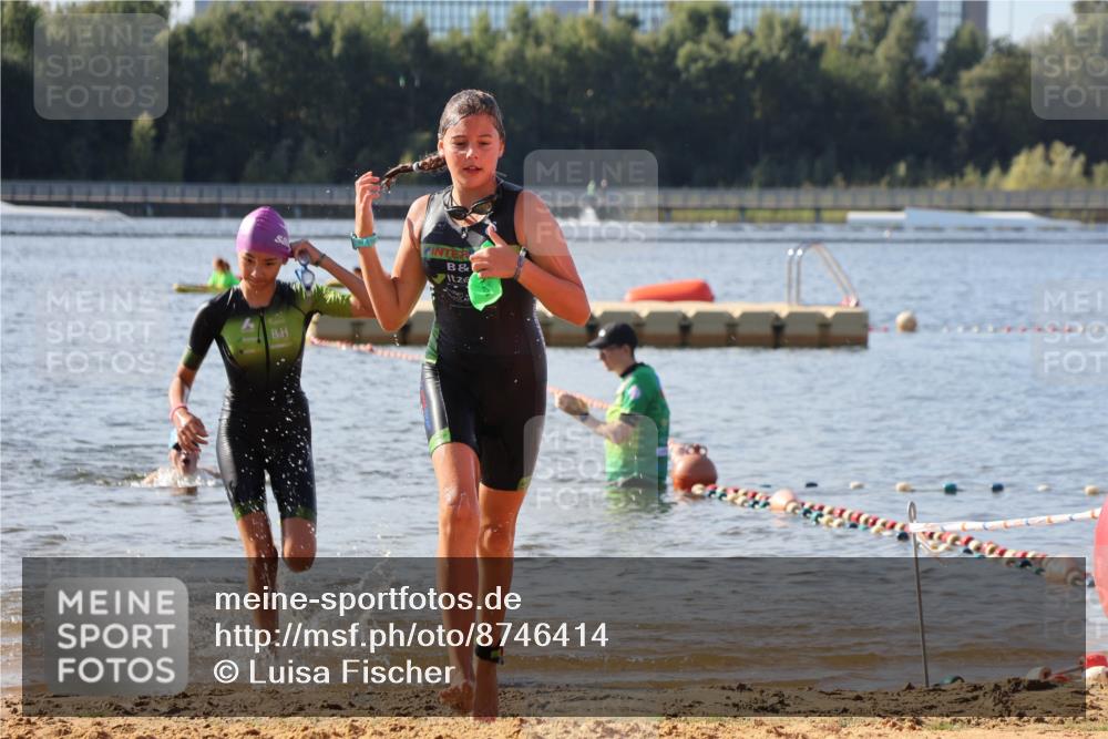 07.09.2025 - 19. Norderstedt Triathlon Luisa Fischer http://msf.ph/oto/8746414 07.09.2025 10:25:49 Schwimmen 99, 110 meine-sportfotos.de