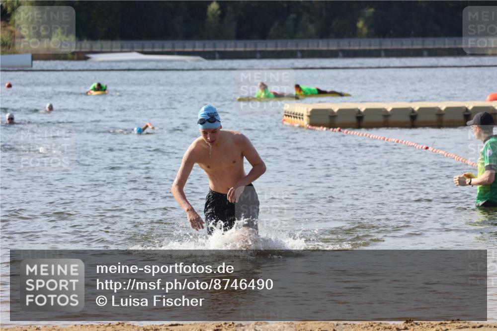 07.09.2025 - 19. Norderstedt Triathlon Luisa Fischer http://msf.ph/oto/8746490 07.09.2025 10:25:56 Schwimmen 99, 110, 693 meine-sportfotos.de
