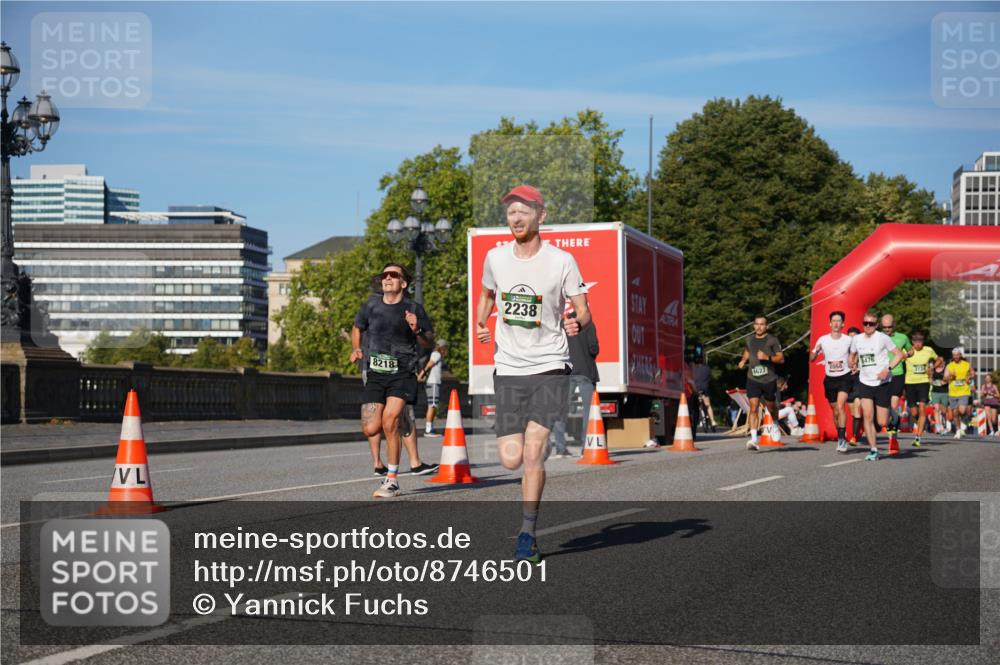 07.09.2025 - BARMER Alsterlauf Yannick Fuchs http://msf.ph/oto/8746501 07.09.2025 09:31:57 Laufen 8218, 2238, 1627, 2058, 3476, 3127 meine-sportfotos.de