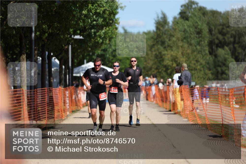 07.09.2025 - 19. Norderstedt Triathlon Michael Strokosch http://msf.ph/oto/8746570 07.09.2025 12:37:02 Laufen 253, 260, 1244, 1248, 1311, 1369 meine-sportfotos.de