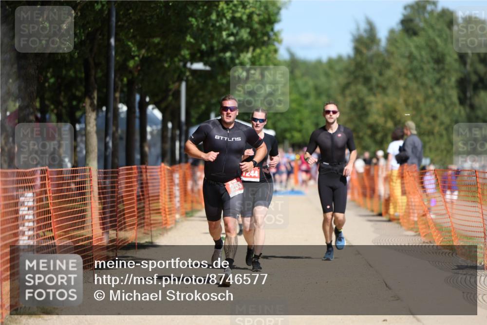 07.09.2025 - 19. Norderstedt Triathlon Michael Strokosch http://msf.ph/oto/8746577 07.09.2025 12:37:03 Laufen 253, 260, 738, 1244, 1248, 1369 meine-sportfotos.de