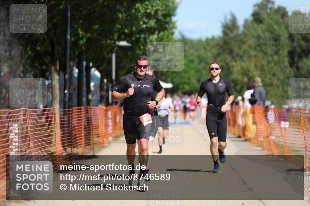 07.09.2025 - 19. Norderstedt Triathlon Michael Strokosch http://msf.ph/oto/8746589 07.09.2025 12:37:04 Laufen 253, 260, 738, 1244, 1369 meine-sportfotos.de