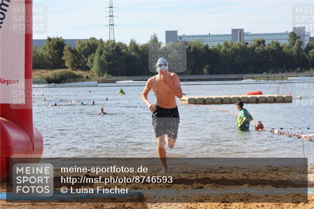 07.09.2025 - 19. Norderstedt Triathlon Luisa Fischer http://msf.ph/oto/8746593 07.09.2025 10:25:59 Schwimmen 99, 110, 693 meine-sportfotos.de