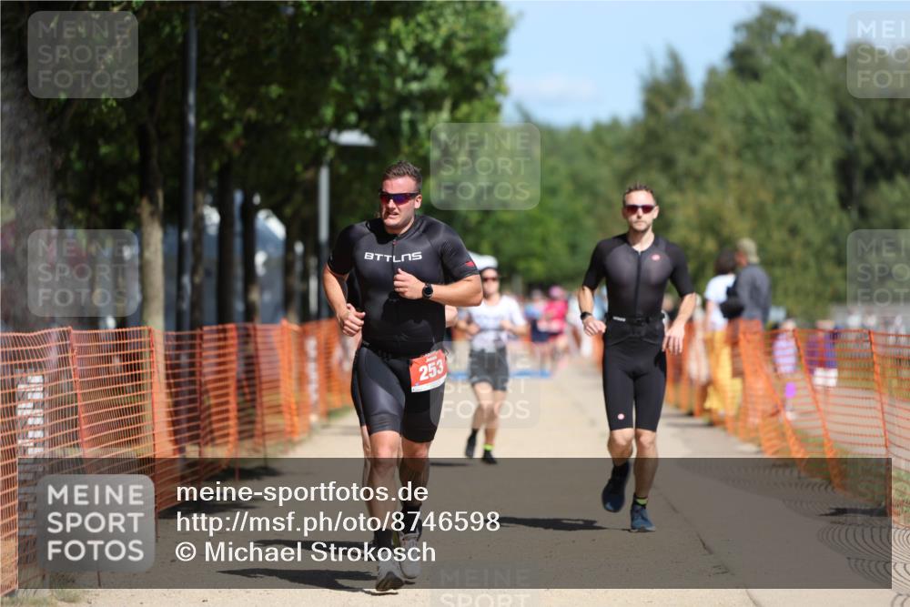 07.09.2025 - 19. Norderstedt Triathlon Michael Strokosch http://msf.ph/oto/8746598 07.09.2025 12:37:05 Laufen 253, 260, 738, 1244 meine-sportfotos.de
