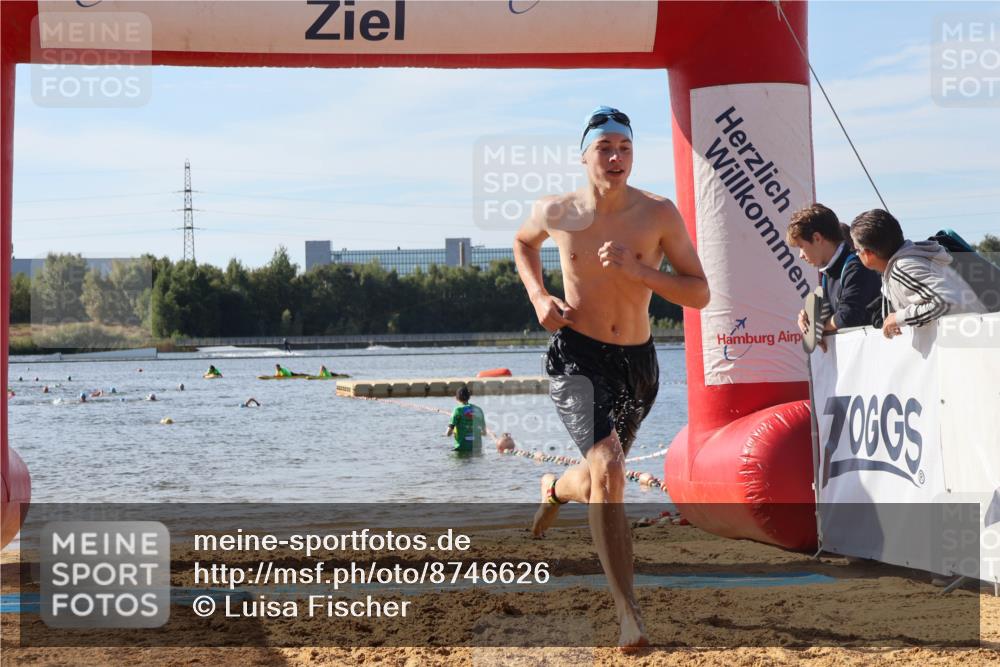 07.09.2025 - 19. Norderstedt Triathlon Luisa Fischer http://msf.ph/oto/8746626 07.09.2025 10:26:01 Schwimmen 99, 110, 693 meine-sportfotos.de