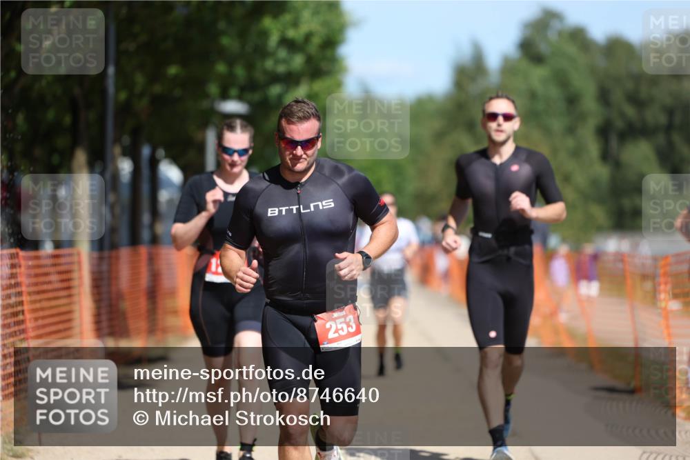 07.09.2025 - 19. Norderstedt Triathlon Michael Strokosch http://msf.ph/oto/8746640 07.09.2025 12:37:06 Laufen 253, 260, 280, 738, 1244 meine-sportfotos.de
