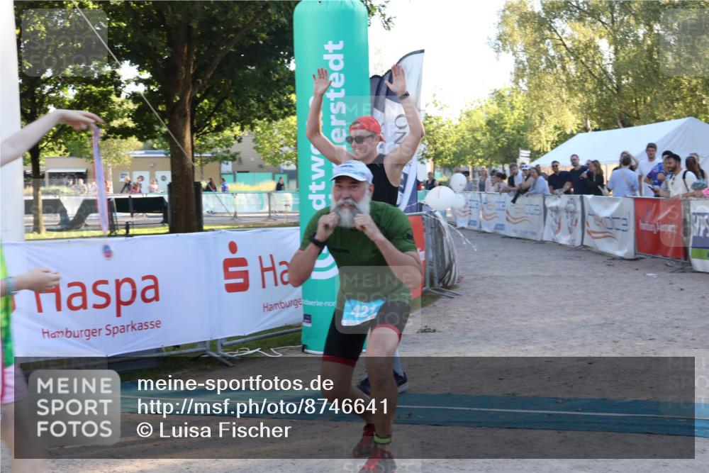 07.09.2025 - 19. Norderstedt Triathlon Luisa Fischer http://msf.ph/oto/8746641 07.09.2025 17:29:08 Ziel 421, 886 meine-sportfotos.de