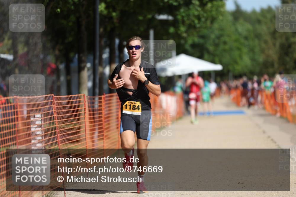 07.09.2025 - 19. Norderstedt Triathlon Michael Strokosch http://msf.ph/oto/8746669 07.09.2025 12:00:28 Laufen 714, 749, 1184 meine-sportfotos.de