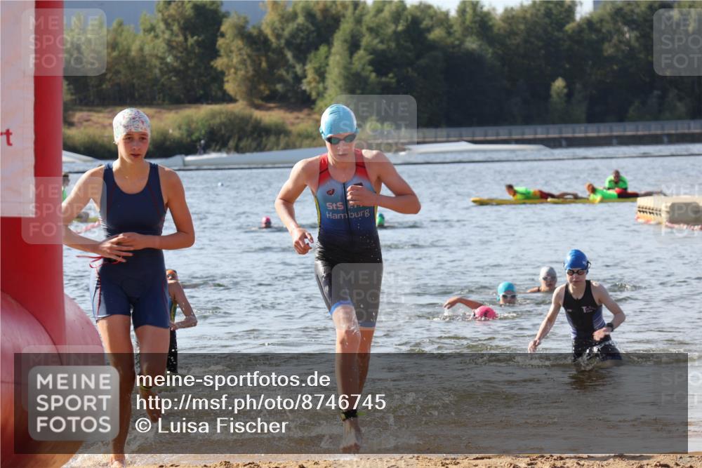 07.09.2025 - 19. Norderstedt Triathlon Luisa Fischer http://msf.ph/oto/8746745 07.09.2025 10:27:00 Schwimmen 641, 653 meine-sportfotos.de