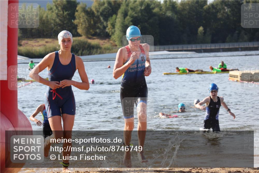 07.09.2025 - 19. Norderstedt Triathlon Luisa Fischer http://msf.ph/oto/8746749 07.09.2025 10:27:00 Schwimmen 641, 653 meine-sportfotos.de