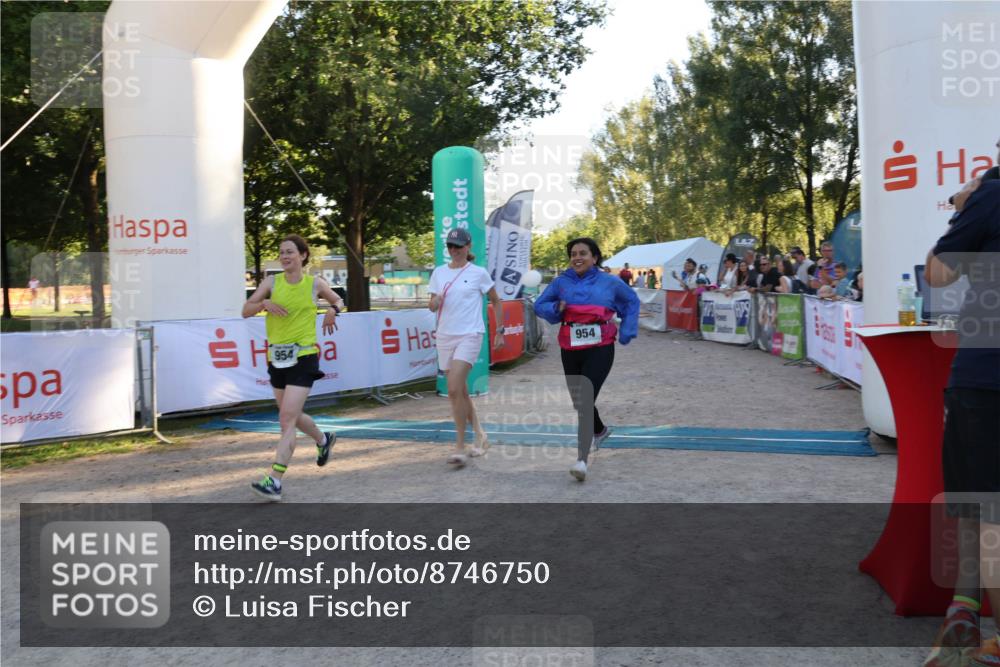 07.09.2025 - 19. Norderstedt Triathlon Luisa Fischer http://msf.ph/oto/8746750 07.09.2025 17:29:54 Ziel 954 meine-sportfotos.de