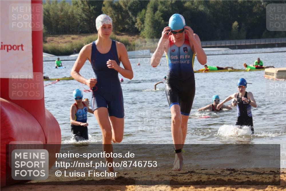 07.09.2025 - 19. Norderstedt Triathlon Luisa Fischer http://msf.ph/oto/8746753 07.09.2025 10:27:01 Schwimmen 56, 66, 641, 653 meine-sportfotos.de