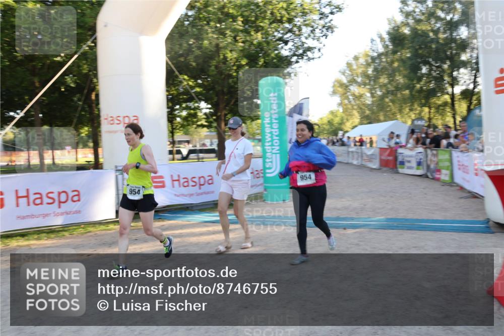 07.09.2025 - 19. Norderstedt Triathlon Luisa Fischer http://msf.ph/oto/8746755 07.09.2025 17:29:55 Ziel 954 meine-sportfotos.de
