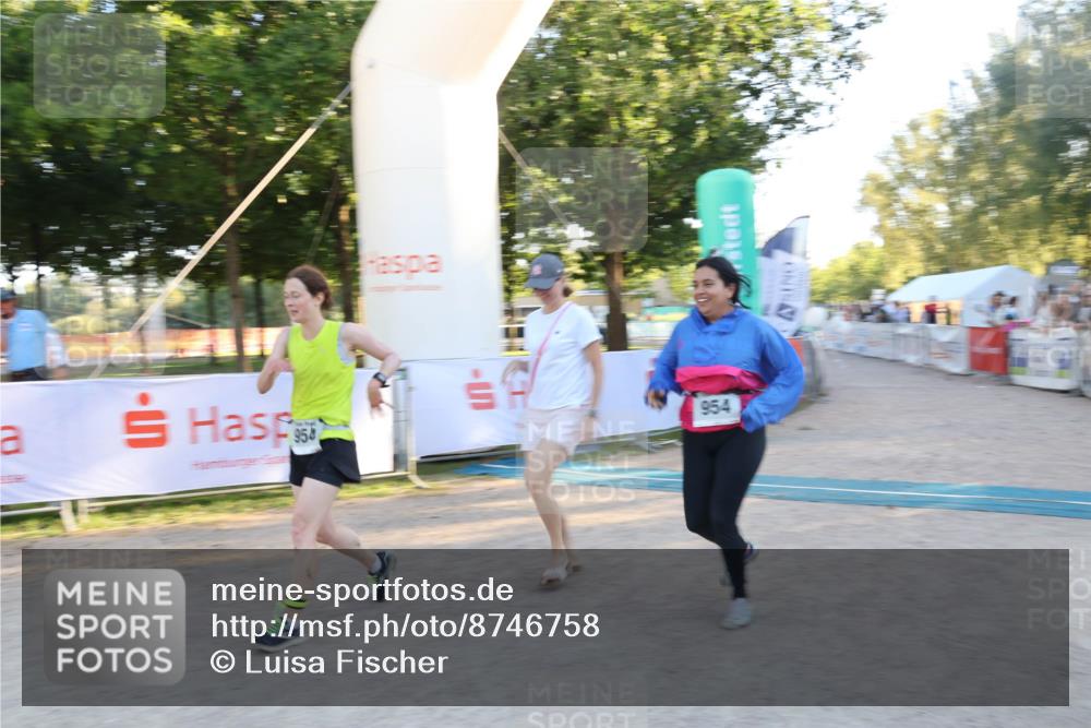 07.09.2025 - 19. Norderstedt Triathlon Luisa Fischer http://msf.ph/oto/8746758 07.09.2025 17:29:55 Ziel 954 meine-sportfotos.de