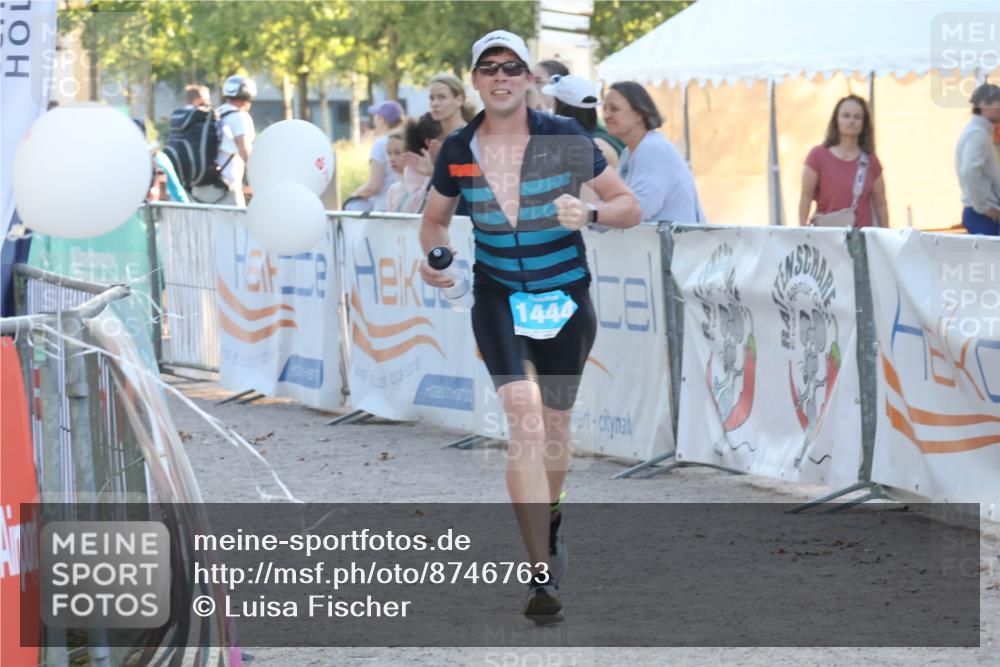 07.09.2025 - 19. Norderstedt Triathlon Luisa Fischer http://msf.ph/oto/8746763 07.09.2025 17:30:10 Ziel 1444 meine-sportfotos.de