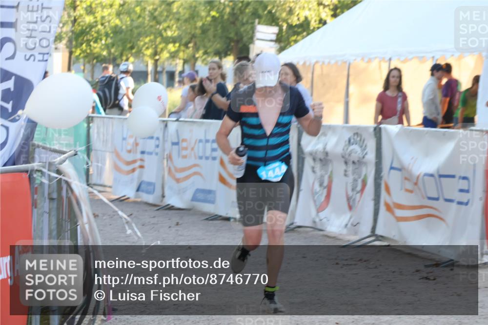 07.09.2025 - 19. Norderstedt Triathlon Luisa Fischer http://msf.ph/oto/8746770 07.09.2025 17:30:10 Ziel 1444 meine-sportfotos.de