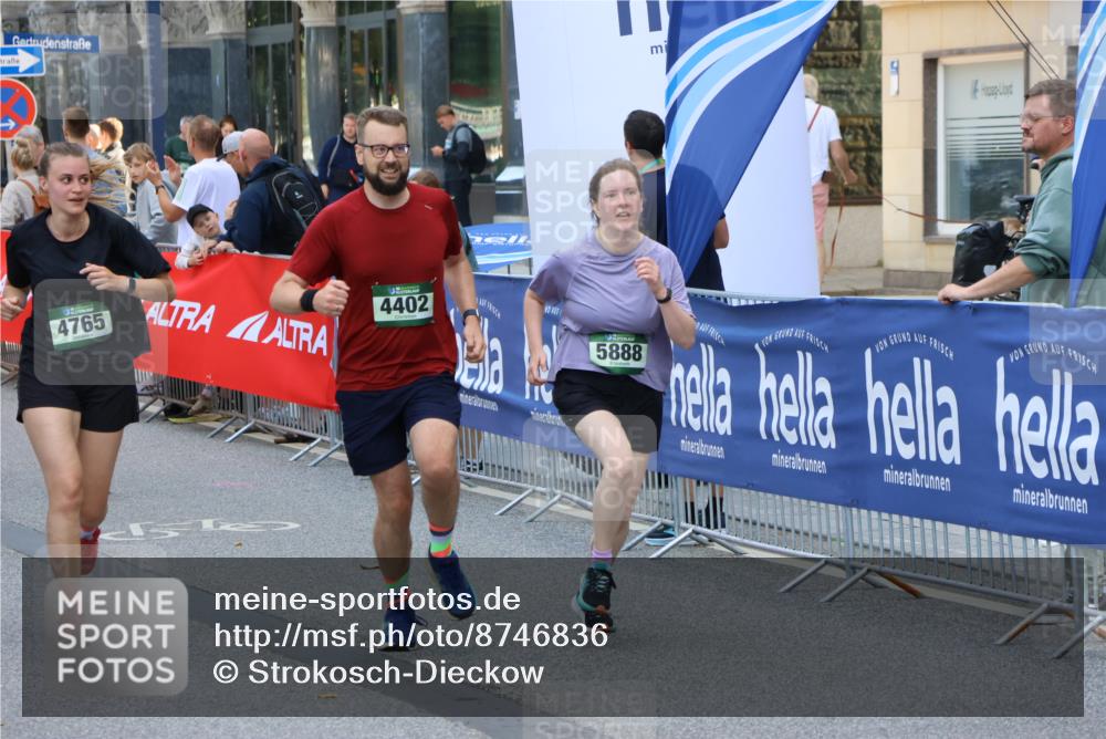07.09.2025 - BARMER Alsterlauf Strokosch-Dieckow http://msf.ph/oto/8746836 07.09.2025 10:17:01 Ziel 2066, 2222, 2268, 2470, 2720, 2858, 2946, 3231, 3304, 3372, 3793, 3811, 4109, 4324, 4325, 4396, 4447, 4680, 4758, 5032, 5087, 5237, 5545, 5547, 8082 meine-sportfotos.de