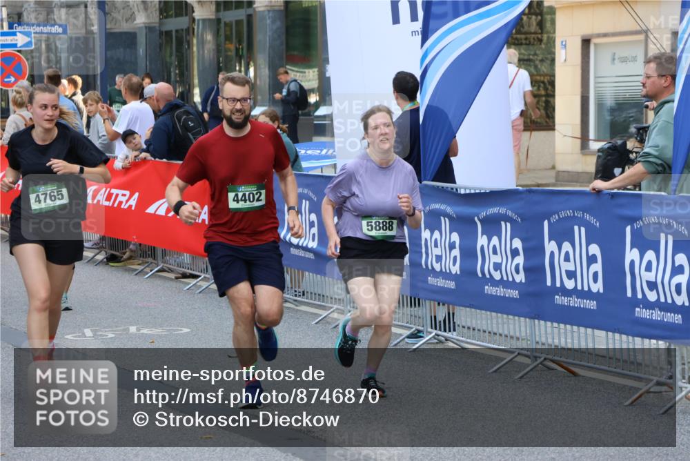 07.09.2025 - BARMER Alsterlauf Strokosch-Dieckow http://msf.ph/oto/8746870 07.09.2025 10:17:00 Ziel 2066, 2222, 2268, 2470, 2720, 2858, 2946, 3231, 3304, 3372, 3811, 4109, 4324, 4325, 4396, 4447, 4492, 4680, 4758, 5237, 5545, 5547, 8082 meine-sportfotos.de