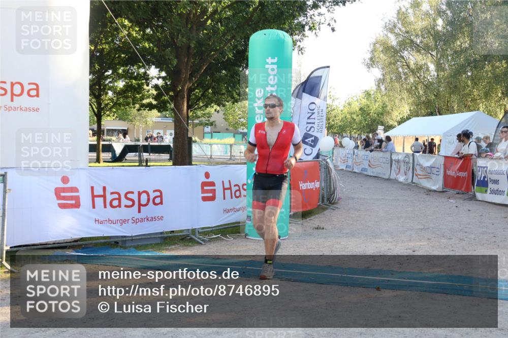 07.09.2025 - 19. Norderstedt Triathlon Luisa Fischer http://msf.ph/oto/8746895 07.09.2025 17:30:20 Ziel 894, 1444 meine-sportfotos.de