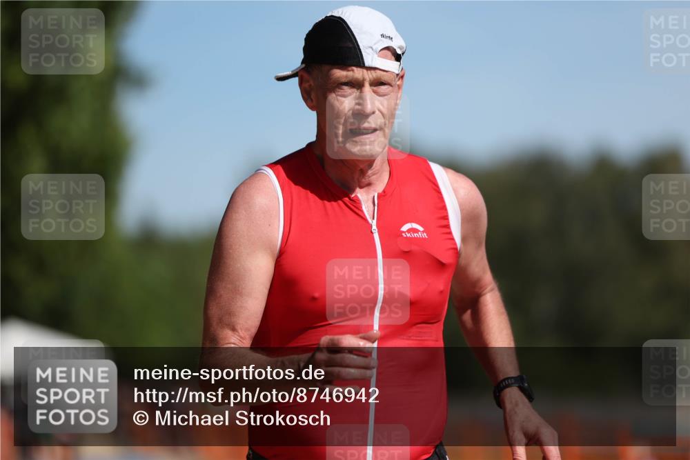 07.09.2025 - 19. Norderstedt Triathlon Michael Strokosch http://msf.ph/oto/8746942 07.09.2025 12:00:44 Laufen 704 meine-sportfotos.de