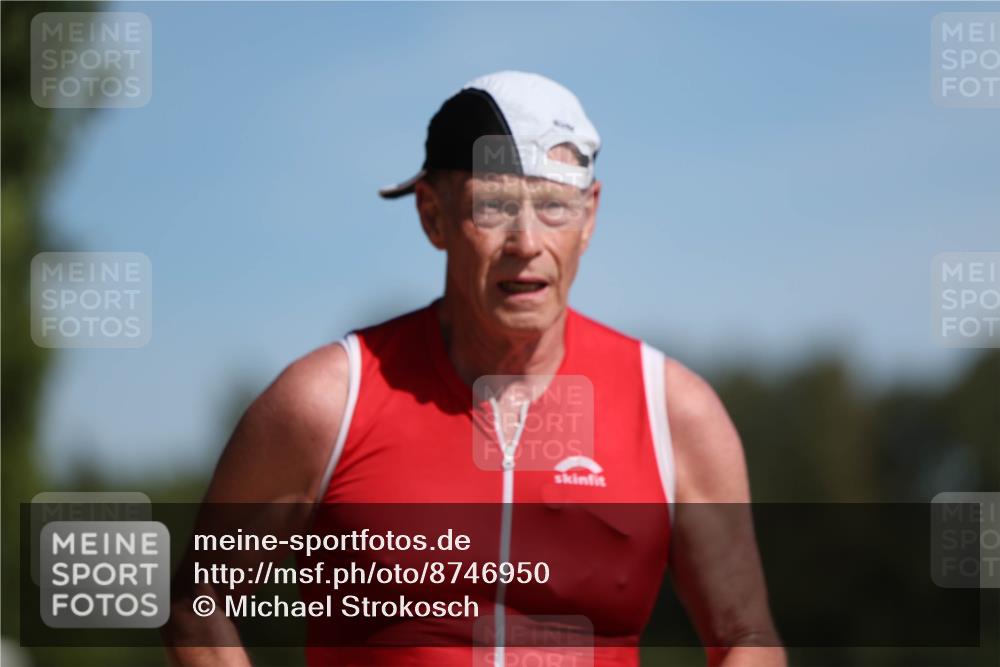 07.09.2025 - 19. Norderstedt Triathlon Michael Strokosch http://msf.ph/oto/8746950 07.09.2025 12:00:44 Laufen 704 meine-sportfotos.de