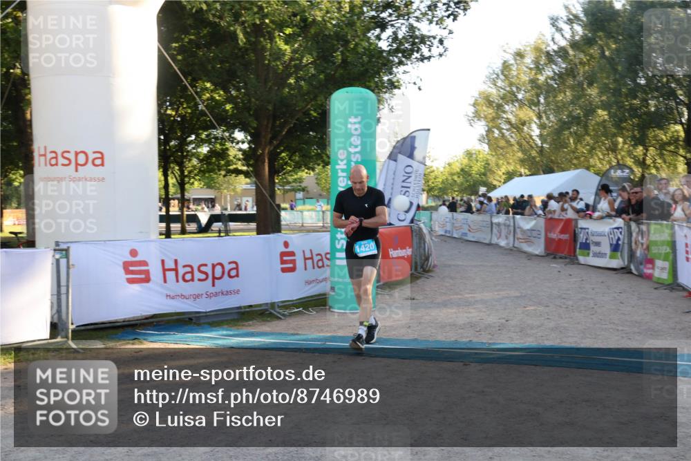 07.09.2025 - 19. Norderstedt Triathlon Luisa Fischer http://msf.ph/oto/8746989 07.09.2025 17:31:14 Ziel 1420 meine-sportfotos.de