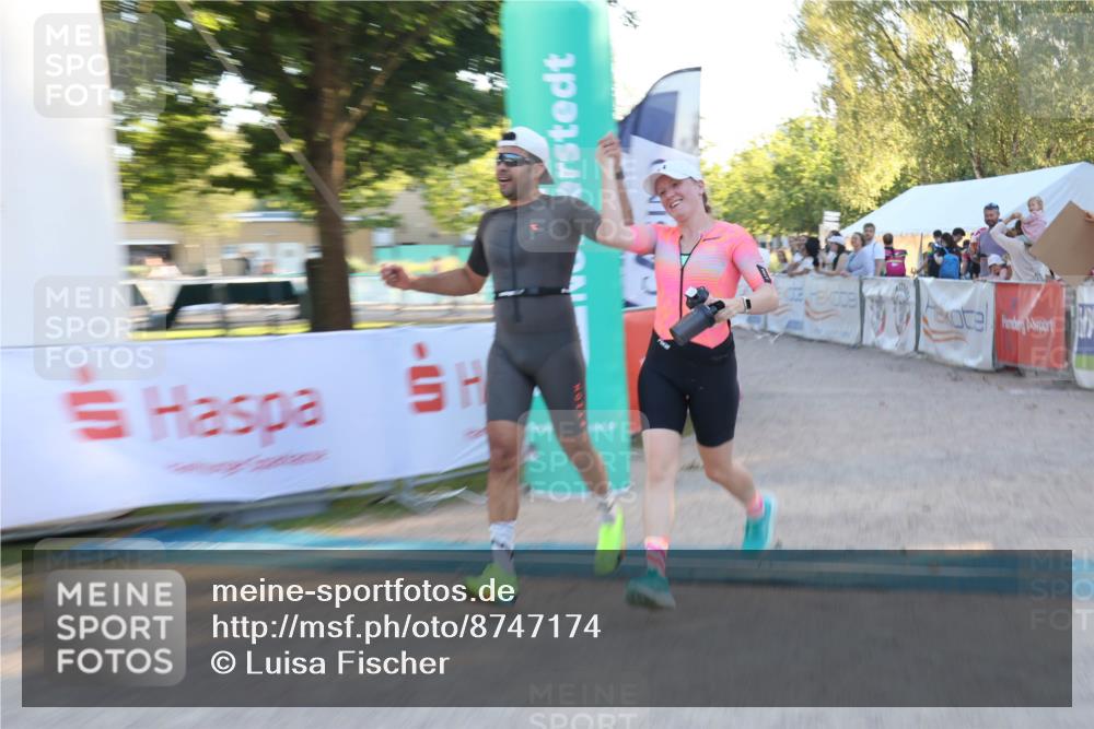 07.09.2025 - 19. Norderstedt Triathlon Luisa Fischer http://msf.ph/oto/8747174 07.09.2025 17:31:59 Ziel 914, 1400, 1442 meine-sportfotos.de