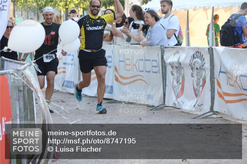 07.09.2025 - 19. Norderstedt Triathlon Luisa Fischer http://msf.ph/oto/8747195 07.09.2025 17:32:22 Ziel 935 meine-sportfotos.de