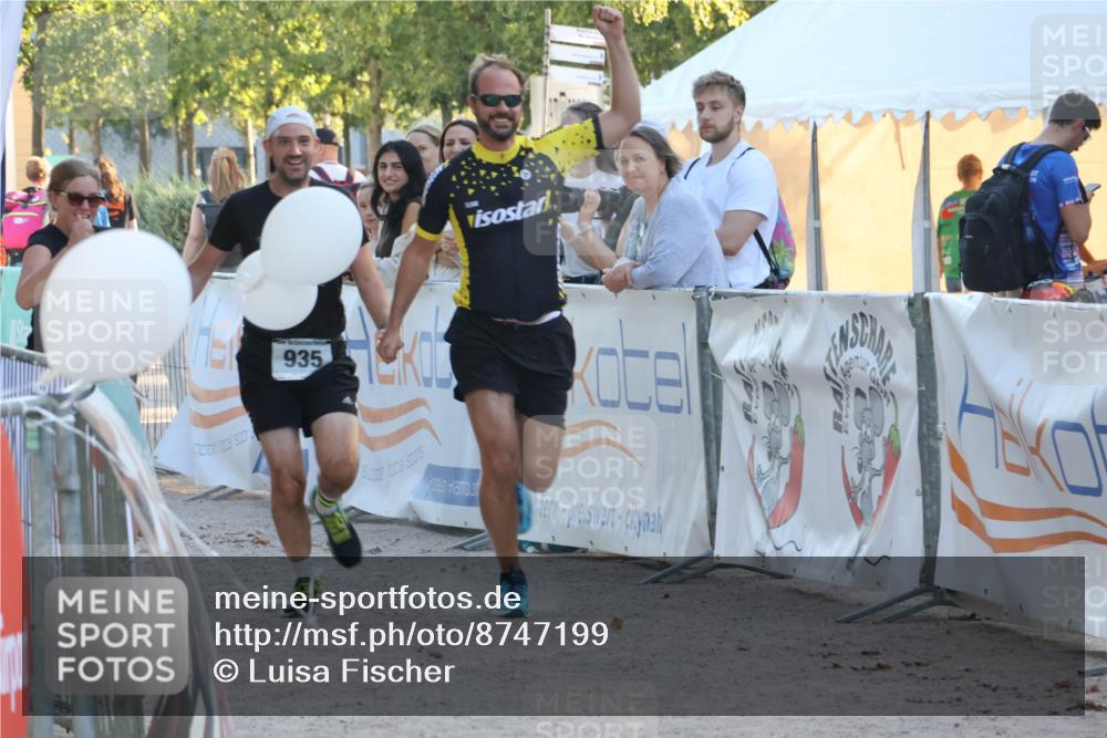 07.09.2025 - 19. Norderstedt Triathlon Luisa Fischer http://msf.ph/oto/8747199 07.09.2025 17:32:23 Ziel 935 meine-sportfotos.de