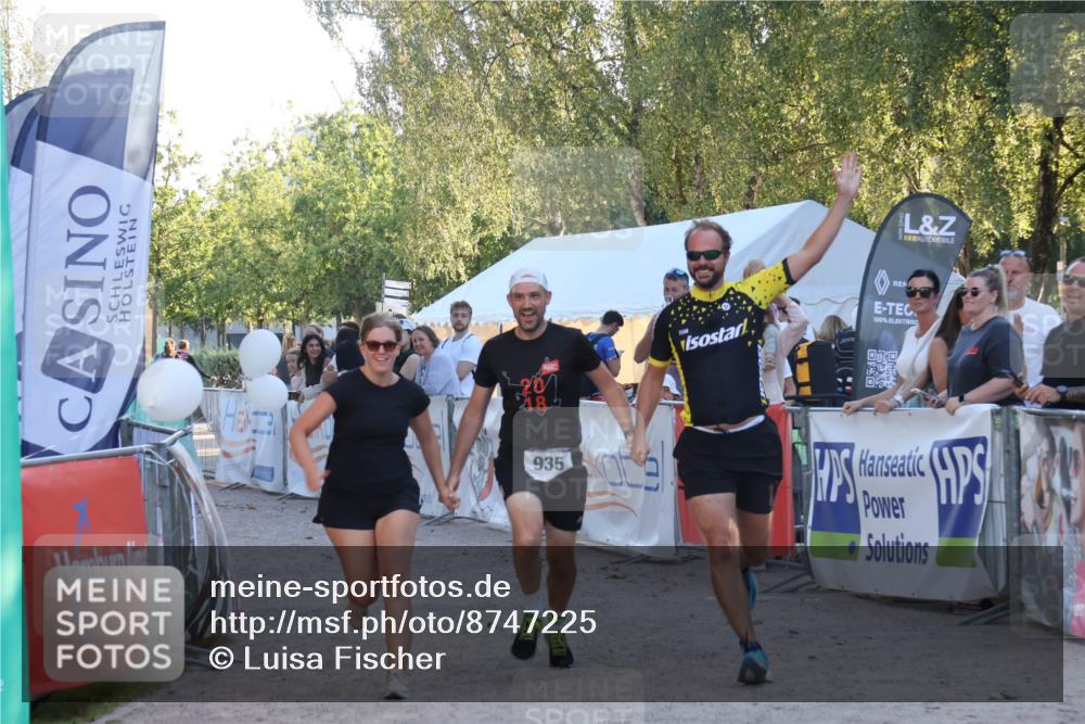 07.09.2025 - 19. Norderstedt Triathlon Luisa Fischer http://msf.ph/oto/8747225 07.09.2025 17:32:25 Ziel 935 meine-sportfotos.de